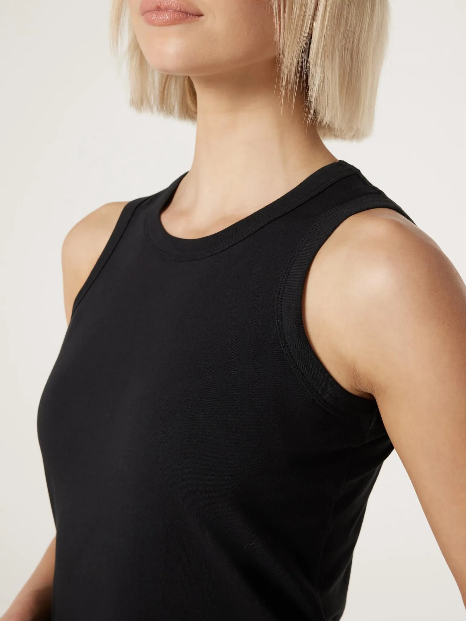 Hot Jeanswest Essential Tank Black